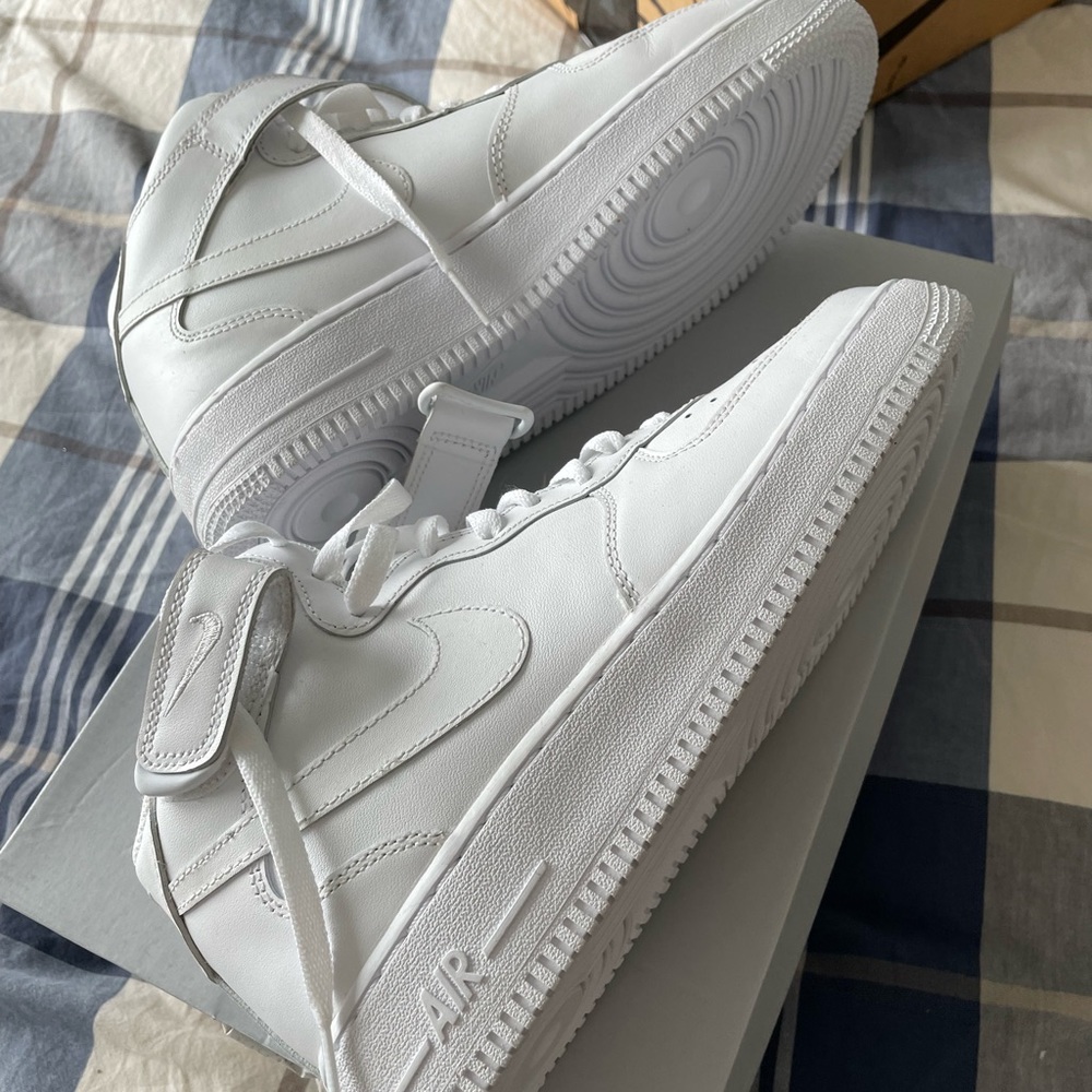 White nike high tops size 8